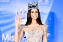 Đương kim Miss World Opal Suchata Chuangsri tỏa sáng tại Việt Nam
