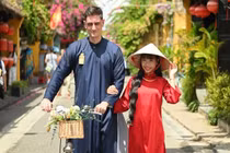 Chuyện tình đẹp của cô gái Việt và chàng trai Đức cao 1m92