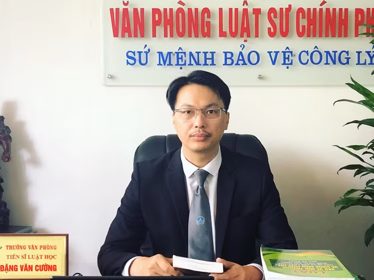 Nhan vien ngan hang ban thong tin cua khach: Xu sao?-Hinh-2