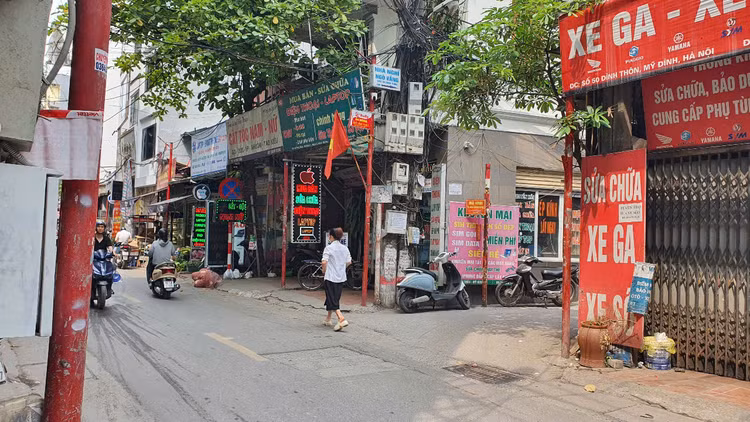 Ha Noi: Thanh nien nghi 'ngao da' chem nhieu nguoi di duong
