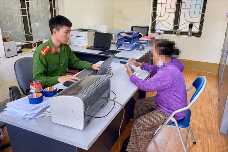 Nghe doc lenh khoi to qua mang, cu ba chuyen 200 trieu dong