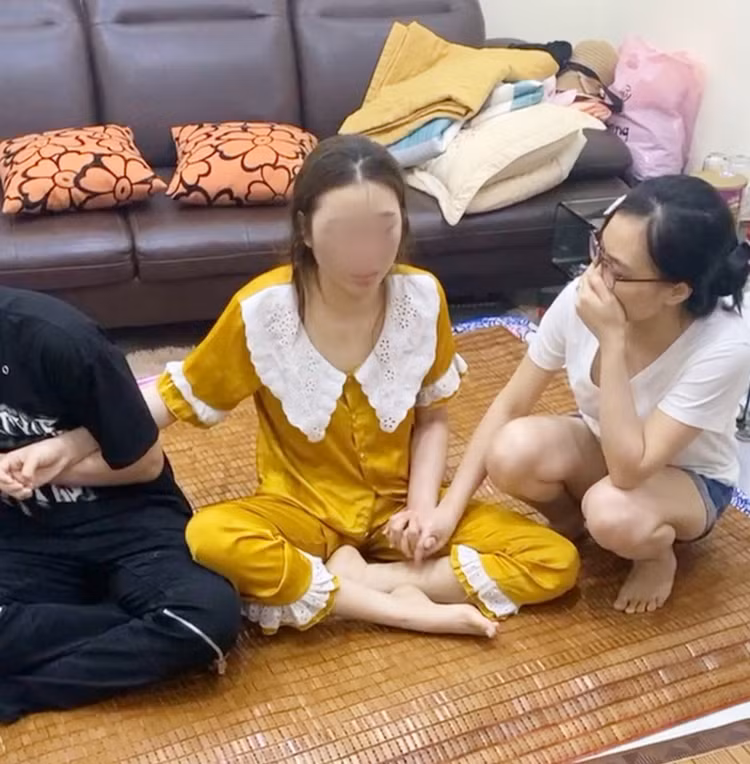 Bé 1 tháng tuổi bị bạo hành: Thực hư giá thuê 60 triệu/tháng - Hình 2 Be 1 thang tuoi bi bao hanh: Thuc hu gia thue 60 trieu/thang-Hinh-2