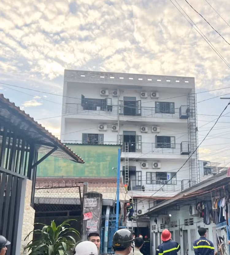 TPHCM: Cháy nhà trọ 5 tầng ở TP Thủ Đức, 2 người tử vong TPHCM: Chay nha tro 5 tang o TP Thu Duc, 2 nguoi tu vong