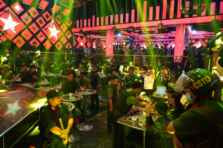 Dot kich bar Paris Night Club, phat hien 42 nguoi duong tinh ma tuy