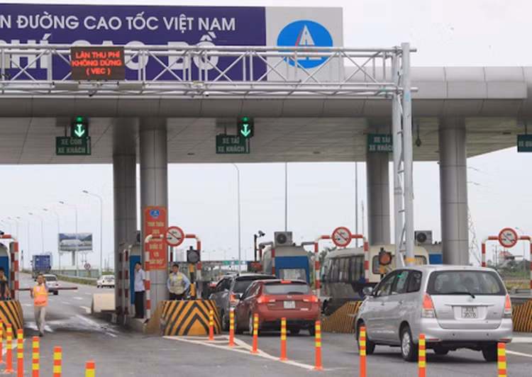 Tang muc thu phi tu 5-12% doi voi 4 tuyen cao toc tu ngay 1/2