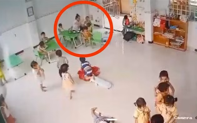 Co giao tat be trai 31 cai trong bua an: Xu ly the nao?