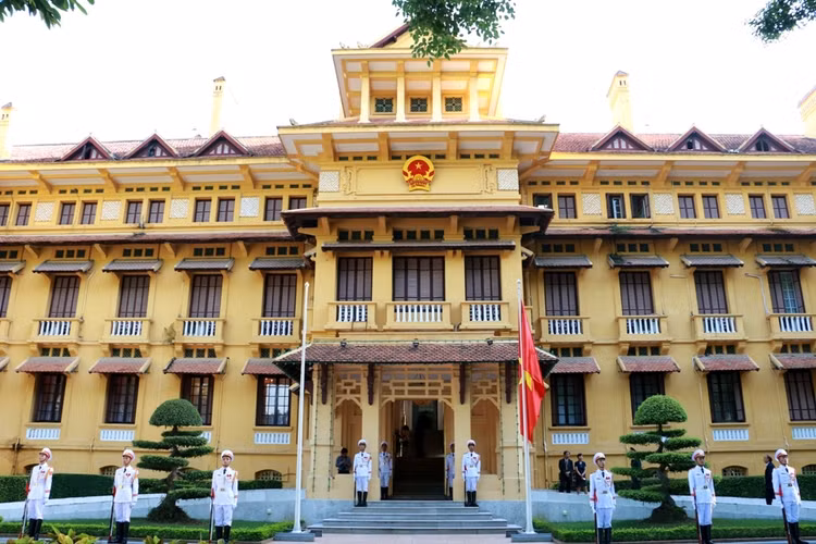 Hàng loạt chính sách nổi bật có hiệu lực từ tháng 12/2022 Hang loat chinh sach noi bat co hieu luc tu thang 12/2022