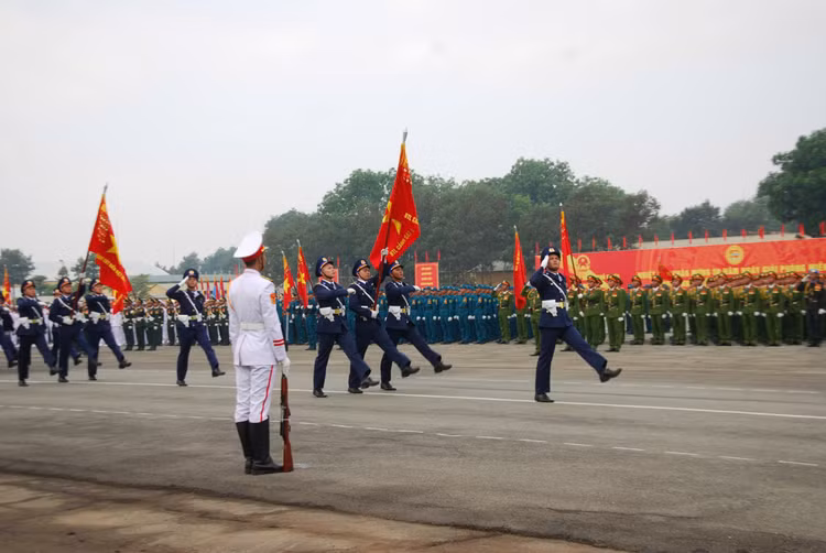 Đại tướng Nguyễn Tân Cương kiểm tra động viên các khối diễu binh - Hình 13 Dai tuong Nguyen Tan Cuong kiem tra dong vien cac khoi dieu binh-Hinh-13