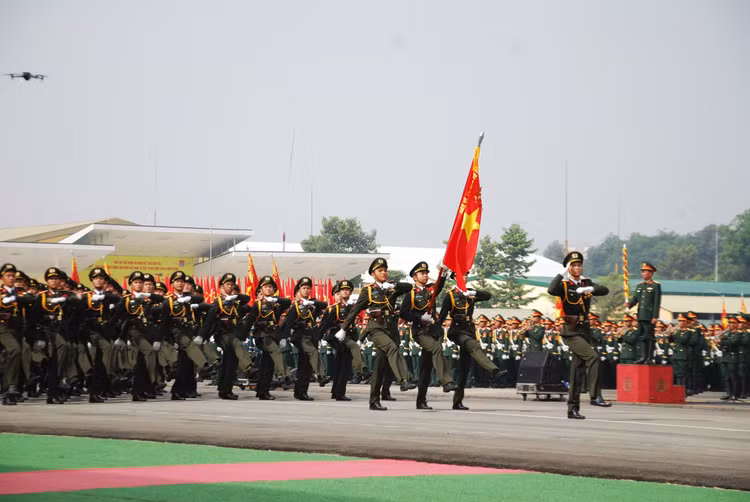 Đại tướng Nguyễn Tân Cương kiểm tra động viên các khối diễu binh - Hình 29 Dai tuong Nguyen Tan Cuong kiem tra dong vien cac khoi dieu binh-Hinh-29