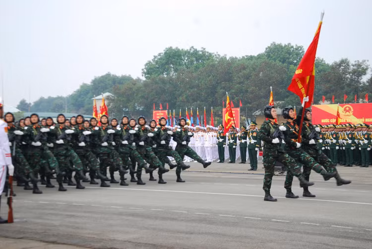 Đại tướng Nguyễn Tân Cương kiểm tra động viên các khối diễu binh - Hình 21 Dai tuong Nguyen Tan Cuong kiem tra dong vien cac khoi dieu binh-Hinh-21