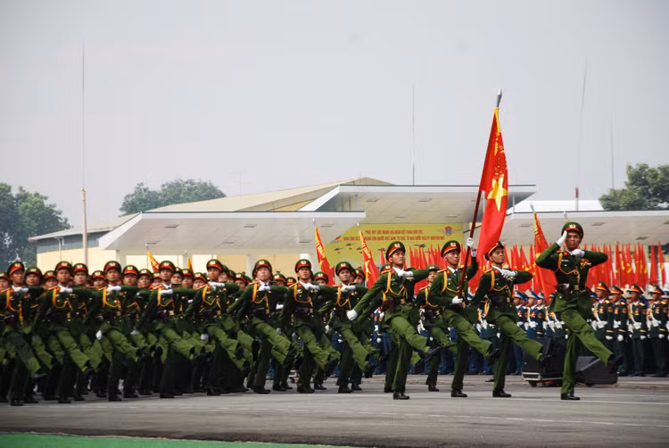 Đại tướng Nguyễn Tân Cương kiểm tra động viên các khối diễu binh - Hình 30 Dai tuong Nguyen Tan Cuong kiem tra dong vien cac khoi dieu binh-Hinh-30