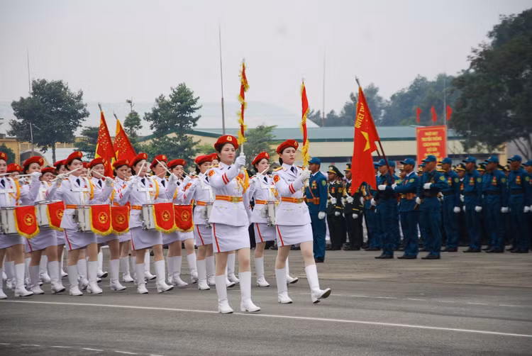 Đại tướng Nguyễn Tân Cương kiểm tra động viên các khối diễu binh - Hình 6 Dai tuong Nguyen Tan Cuong kiem tra dong vien cac khoi dieu binh-Hinh-6