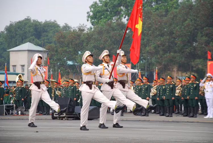 Đại tướng Nguyễn Tân Cương kiểm tra động viên các khối diễu binh - Hình 34 Dai tuong Nguyen Tan Cuong kiem tra dong vien cac khoi dieu binh-Hinh-34