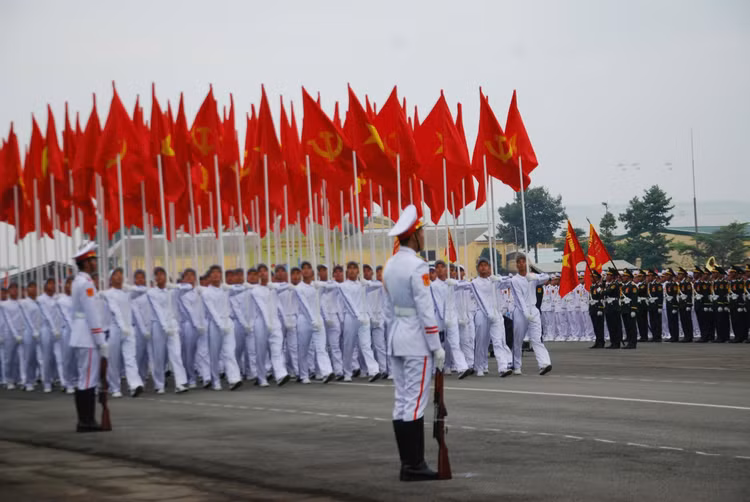 Đại tướng Nguyễn Tân Cương kiểm tra động viên các khối diễu binh - Hình 4 Dai tuong Nguyen Tan Cuong kiem tra dong vien cac khoi dieu binh-Hinh-4