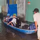 Mưa tạnh hơn một ngày, hẻm ở TPHCM vẫn ngập sâu