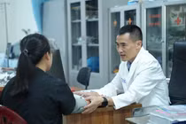 Cẩn trọng trước hiện tượng livestream bán thuốc và lời hứa chữa khỏi bệnh