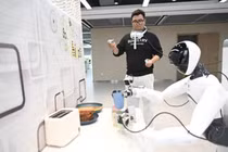 Nghề huấn luyện robot ở Trung Quốc trả lương gần 25 triệu đồng