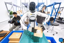 Bên trong “vườn ươm robot” Trung Quốc huấn luyện bằng AI