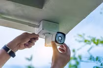 Camera an ninh tại nhà có dễ bị vô hiệu hóa bằng laser?