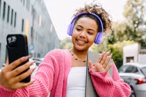 Tai nghe on-ear trở lại, đeo thế nào để không đau tai?