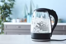 Đừng để ấm siêu tốc "ngốn điện" vì những sai lầm quen thuộc