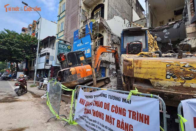 [GALLERY] Cảnh tháo dỡ nhà cửa trên phố Giải Phóng