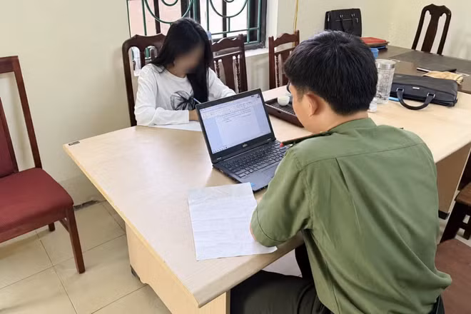 Công an làm việc với admin nhóm Facebook "Những người ghét bố mẹ"