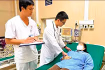 Ngộ độc khí CO vì đốt than xông cảm cúm trong phòng kín