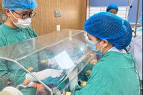 Người lớn chủ quan với vàng da, bé sơ sinh suýt mang di chứng thần kinh 