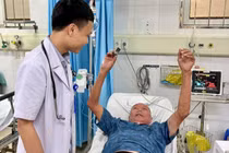 Liệt nửa người, cụ ông 68 tuổi thoát đột quỵ nhờ đến viện trong giờ vàng