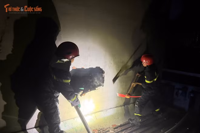 Cháy nhà ở quận Chợ Lớn khiến 2 người tử vong, nhiều người bị thương