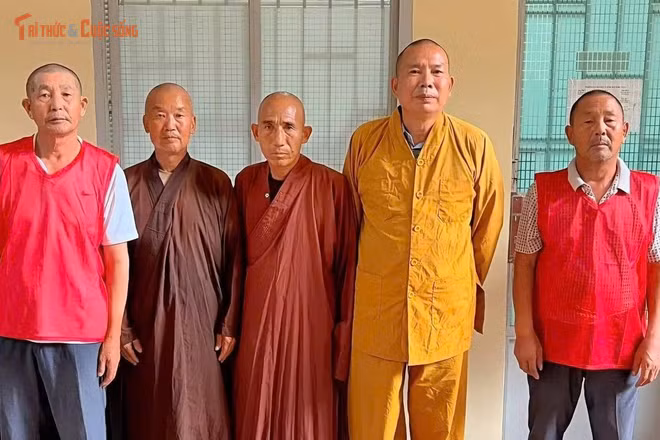 Nhóm giả tu sĩ Trung Quốc lừa du khách ở Bến Thành bị bắt giữ