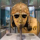 Mũ trụ Sutton Hoo - kiệt tác nghìn năm từ ngôi mộ thuyền bí ẩn