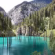 Bí ẩn những thân cây mọc giữa hồ nước xanh ngọc ở Kazakhstan