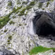 Điều gì ẩn sau cửa hang khổng lồ trên dãy Alps?