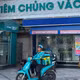 Green SM và Long Châu hợp tác giao hàng bằng xe máy điện tại 1.500 nhà thuốc