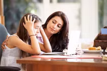 Cha mẹ nên làm gì khi con tuổi teen nổi loạn?