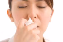 Nguy cơ tiềm ẩn khi lạm dụng thuốc xịt mũi