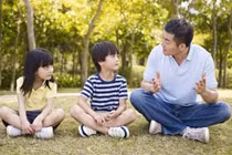 Giúp con vượt qua nỗi sợ khi trò chuyện với cha mẹ