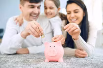 Vì sao cha mẹ cần chuẩn bị tài chính cho con từ sớm?