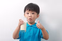 Lưu ý gì khi cho trẻ sử dụng sữa dinh dưỡng?
