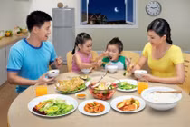 Tại sao bữa ăn chung là chìa khóa hạnh phúc gia đình?
