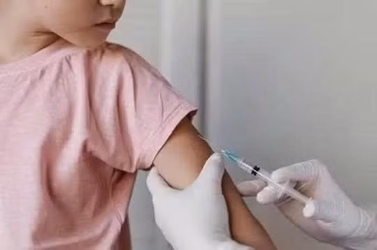 Ngành y tế khuyến cáo tiêm vắc xin phòng các bệnh truyền nhiễm.