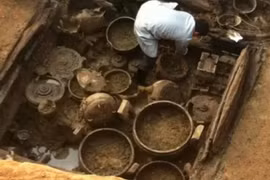 Bí mật dưới lòng hồ và bộ 26 chuông đồng cổ đại