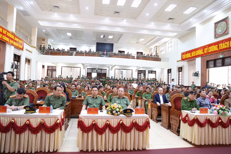 quang-canh.jpg