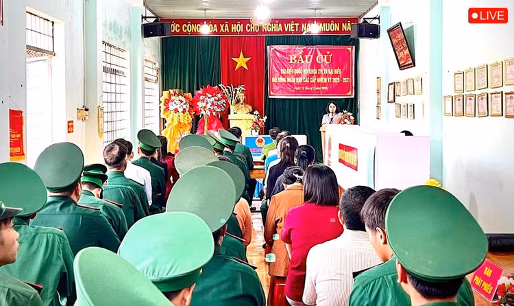 Lễ khai mạc tại điểm bỏ phiểu số 7, bầu cử đại biểu Quốc hội khóa XVI và đại biểu HĐND các cấp nhiệm kỳ 2026-2031 (thôn Cửa Khẩu, xã Ia Dom). Ảnh: Minh Triều