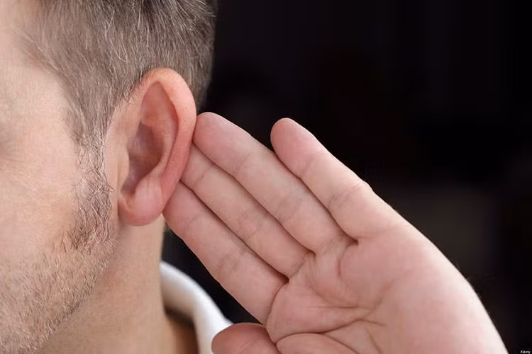Nghe kém là triệu chứng của một số bệnh lý ở tai