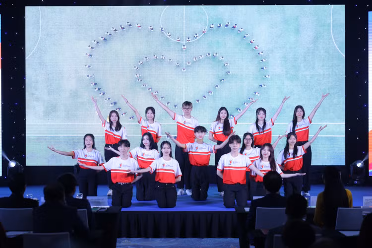 Tiết mục trình diễn flashmob do Amway Việt Nam phối hợp thực hiện hưởng ứng nhằm hưởng ứng Ngày Quyền của người tiêu dùng Việt Nam