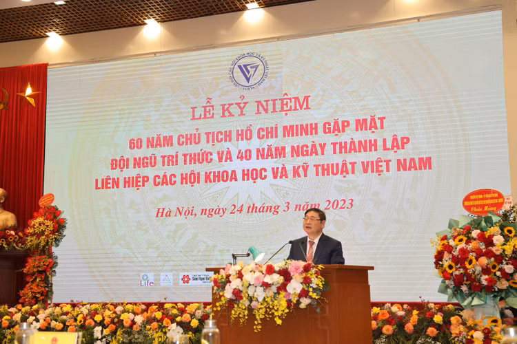 Chủ tịch LHHVN - TSKH Phan Xuân Dũng phát biểu tại Lễ kỷ niệm 60 năm Chủ tịch Hồ Chí Minh gặp mặt đội ngũ trí thức (18/5/1963-18/5/2023) và 40 năm Ngày thành lập Liên hiệp các Hội Khoa học và Kỹ thuật Việt Nam (26/3/1983-26/3/2023) Chủ tịch LHHVN - TSKH Phan Xuân Dũng phát biểu tại Lễ kỷ niệm 60 năm Chủ tịch Hồ Chí Minh gặp mặt đội ngũ trí thức (18/5/1963-18/5/2023) và 40 năm Ngày thành lập Liên hiệp các Hội Khoa học và Kỹ thuật Việt Nam (26/3/1983-26/3/2023)