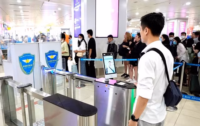 Dùng tài khoản VneID làm thủ tục khi đi máy bay - Ảnh minh họa